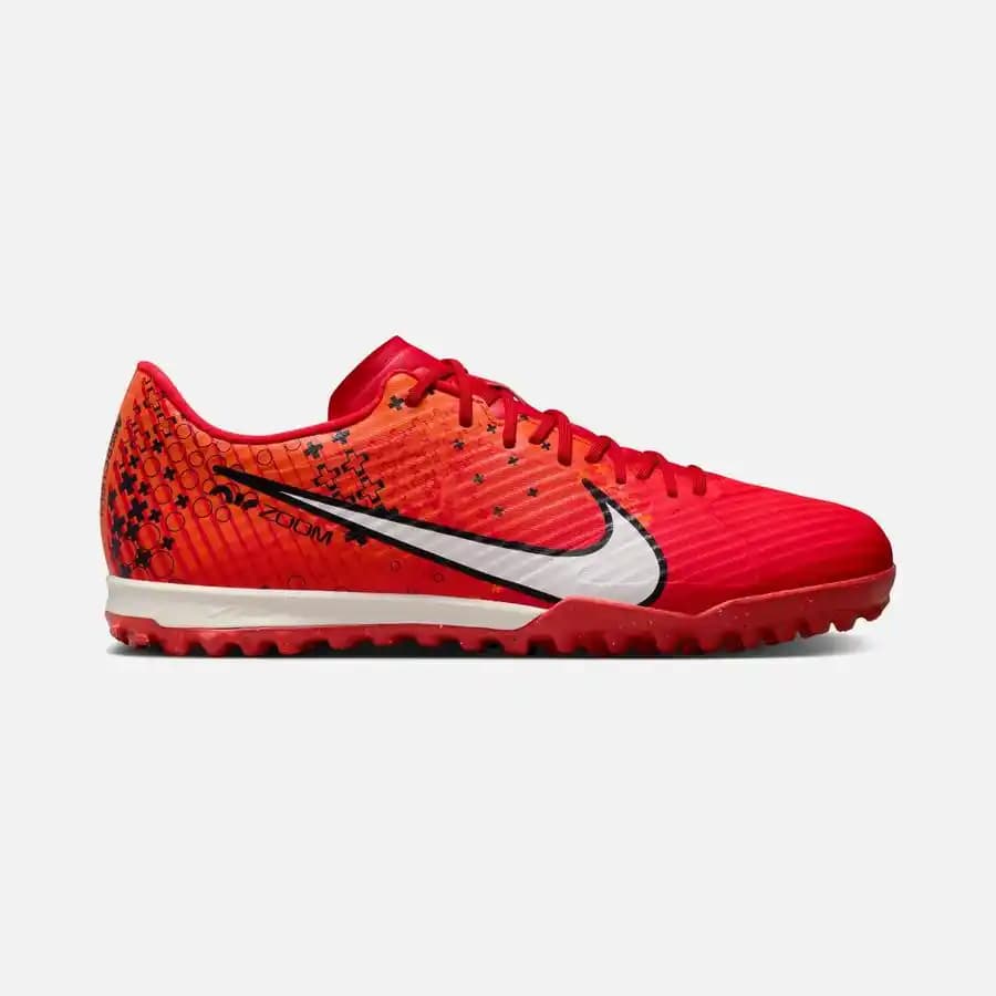 Nike Halı Saha Ayakkabıları: Performans ve Konfor Sunan Futbol Ayakkabıları