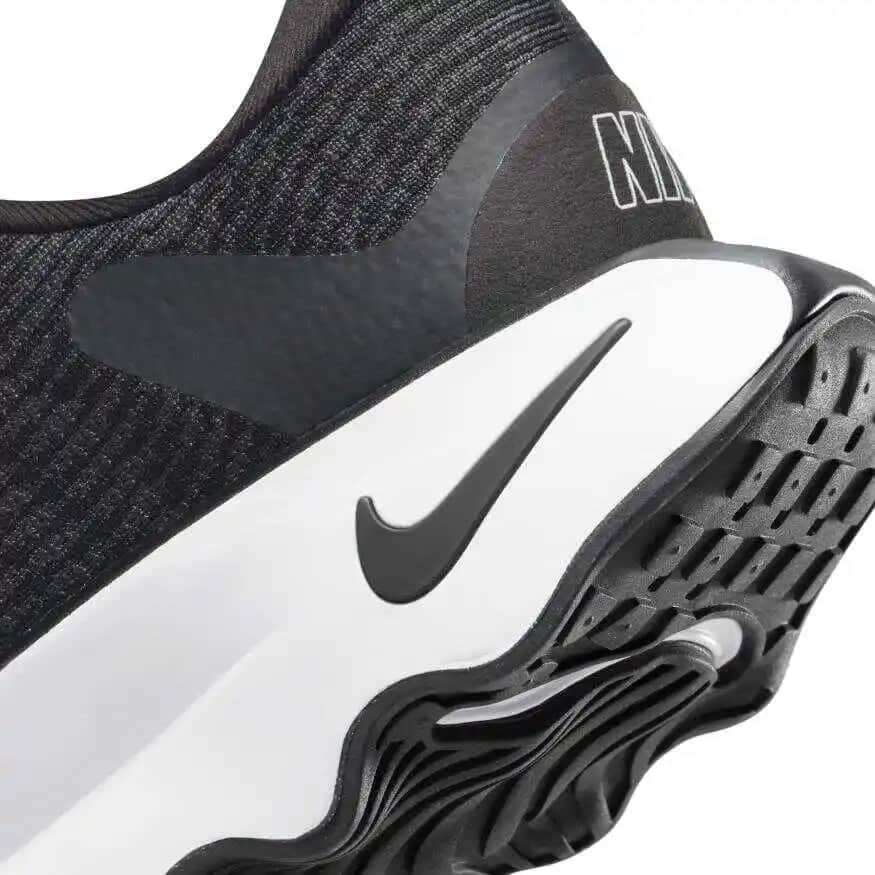 Nike Kadın Yürüyüş Ayakkabıları: Konfor ve Şıklığın Modern Birleşimi