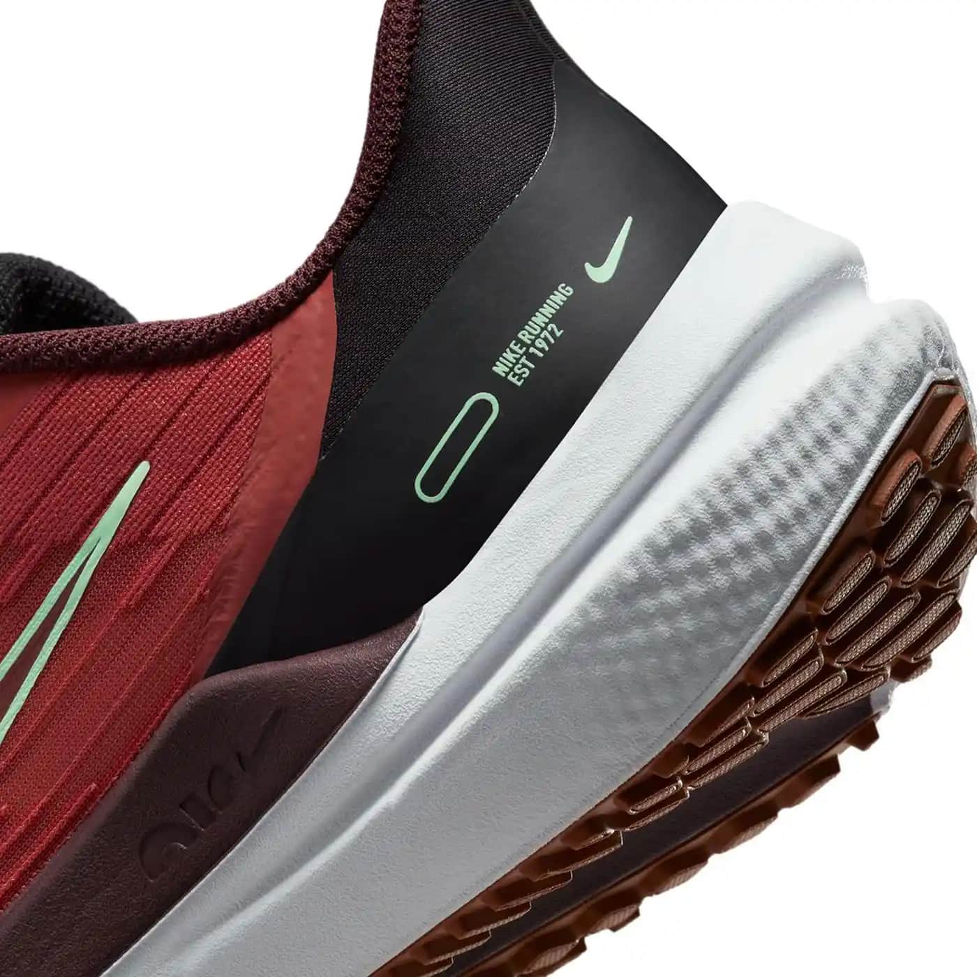Nike Kırmızı Koşu Ayakkabılarıyla Performans ve Şıklığı Bir Arada Yakalayın