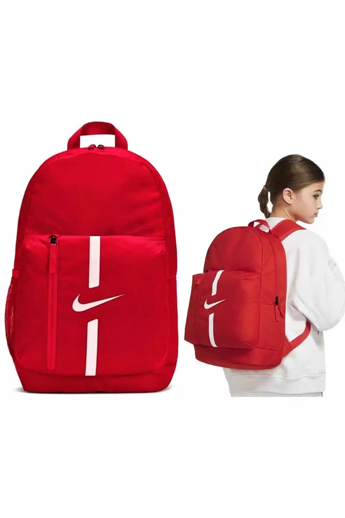 Nike Kırmızı Sırt Çantası: Modern ve Dayanıklı Spor ve Günlük Kullanım Çantası