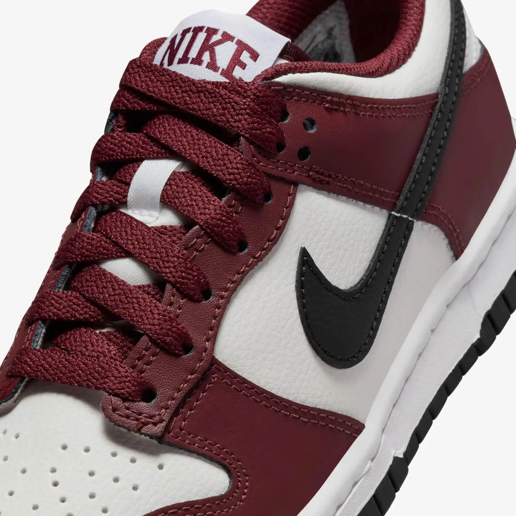 Nike Kırmızı Siyah ve Beyaz Spor Ayakkabıları: Performans ve Şıklığın Buluştuğu Nokta