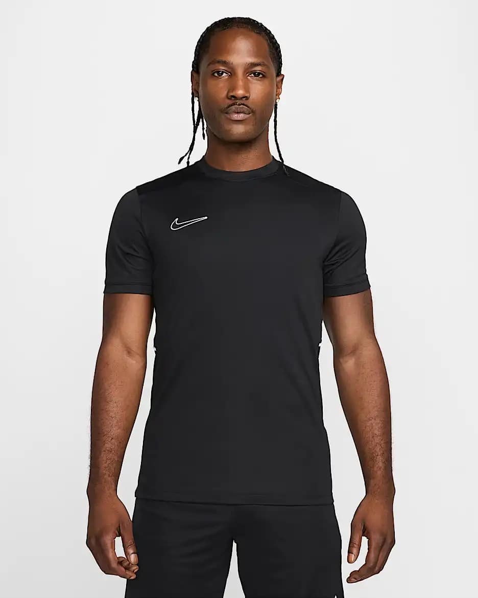 Nike Kısa Kollu Giyim Ürünleri: Spor Şıklığı ve Günlük Tarz İçin En İyi Seçenekler