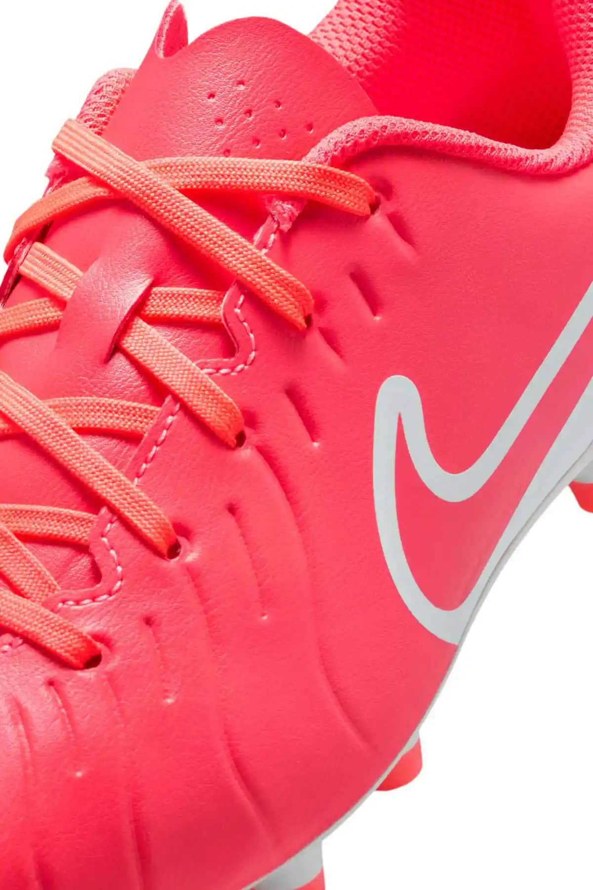 Nike Krampon Flo: Performans ve Şıklığı Bir Arada Sunan Modern Spor Ayakkabısı