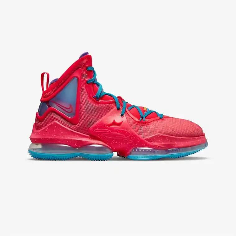 Nike Lebron Basketbol Ayakkabıları Performans ve Şıklığı Bir Arada Sunar