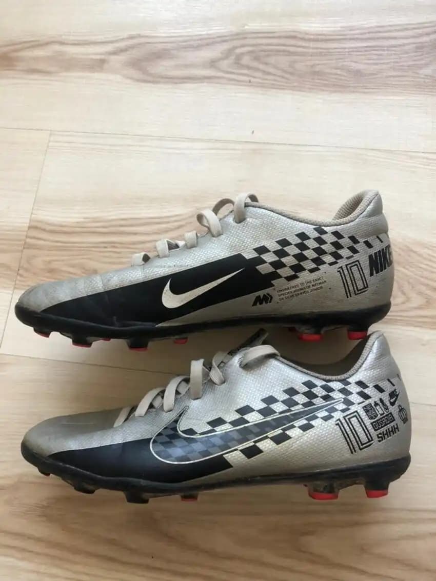 Nike Orijinal Krampon Seçimi ve Sahada Güvenli Performans İçin İpuçları