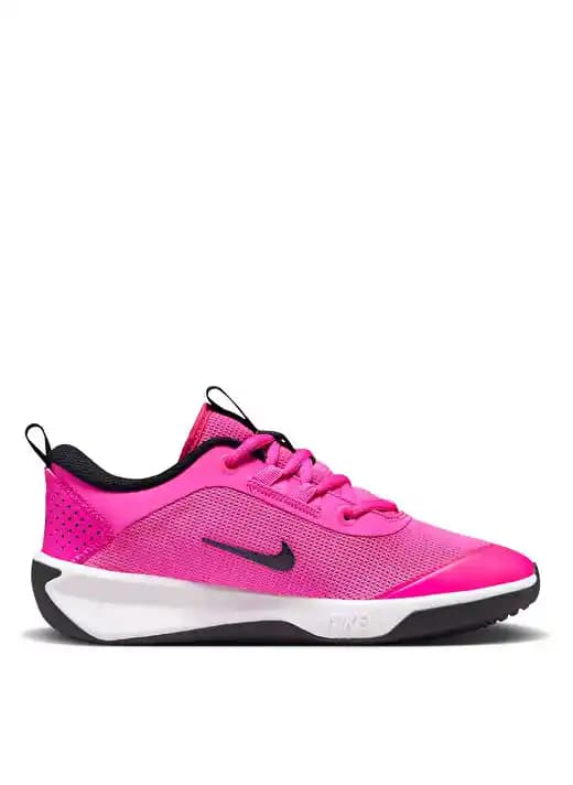 Nike Pembe Voleybol Ayakkabıları: Performans ve Şıklığın Mükemmel Buluşması
