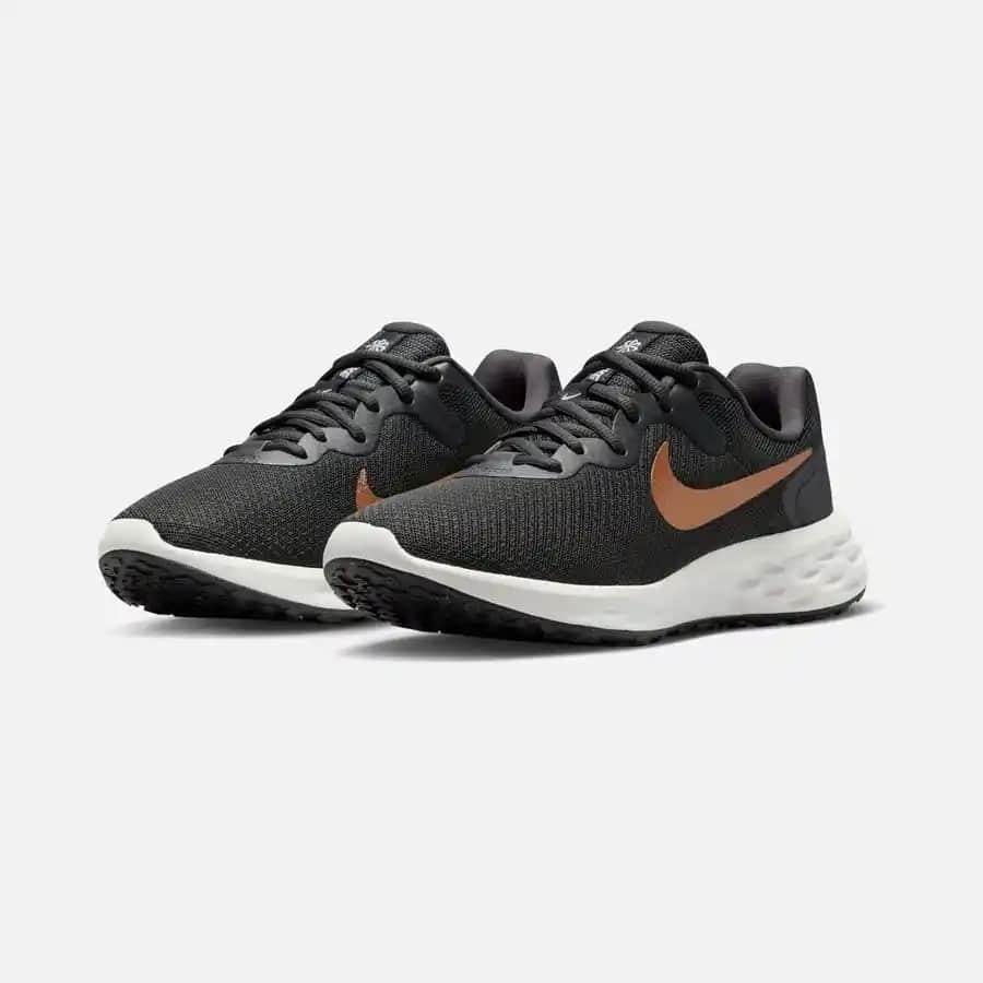 Nike Revolution 6 Kadın Ayakkabıları: Konfor ve Şıklık Sunan Modern Spor Ayakkabıları