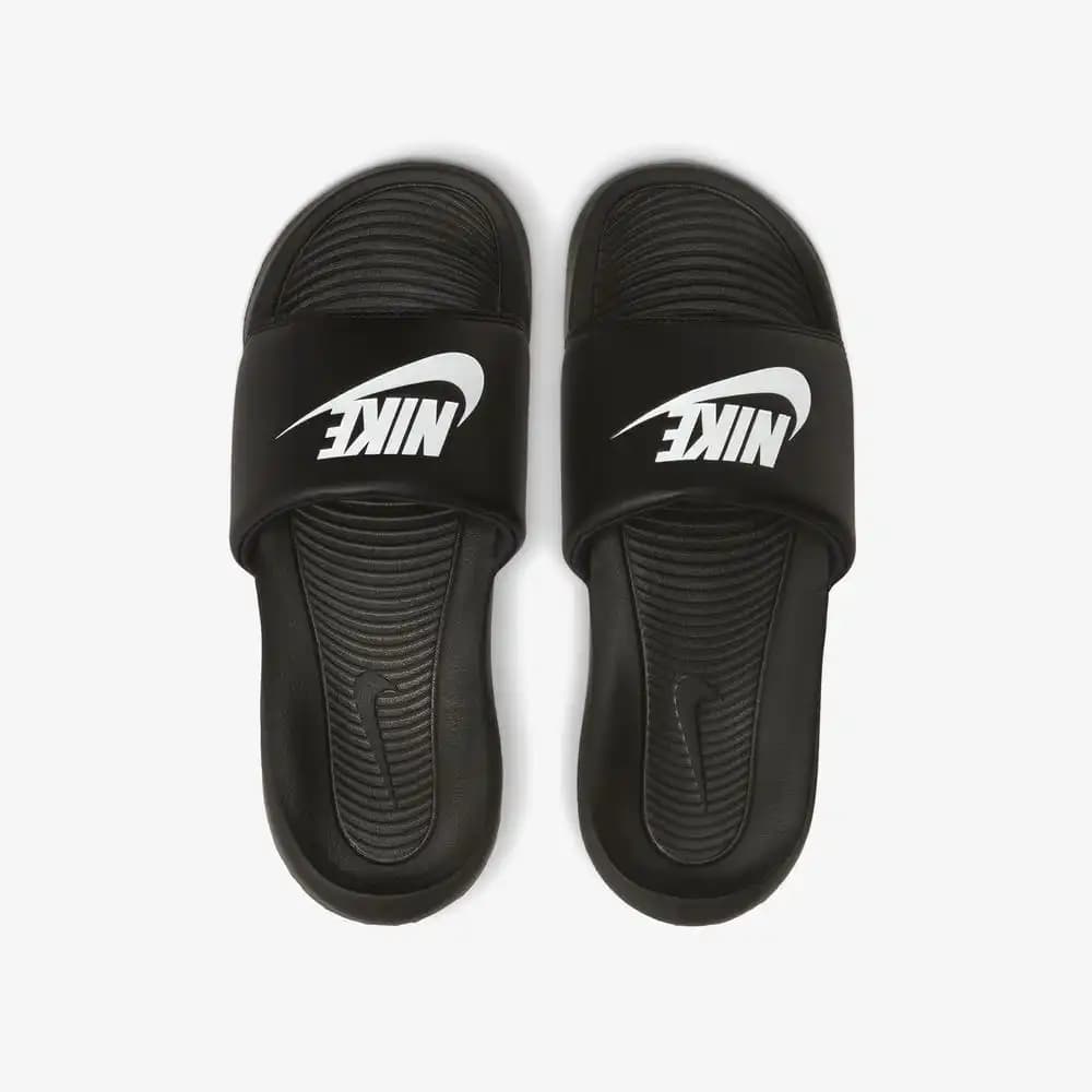 Nike Siyah Terlikler: Şıklık ve Konforun Buluştuğu Güncel Modaya Uygun Seçenekler