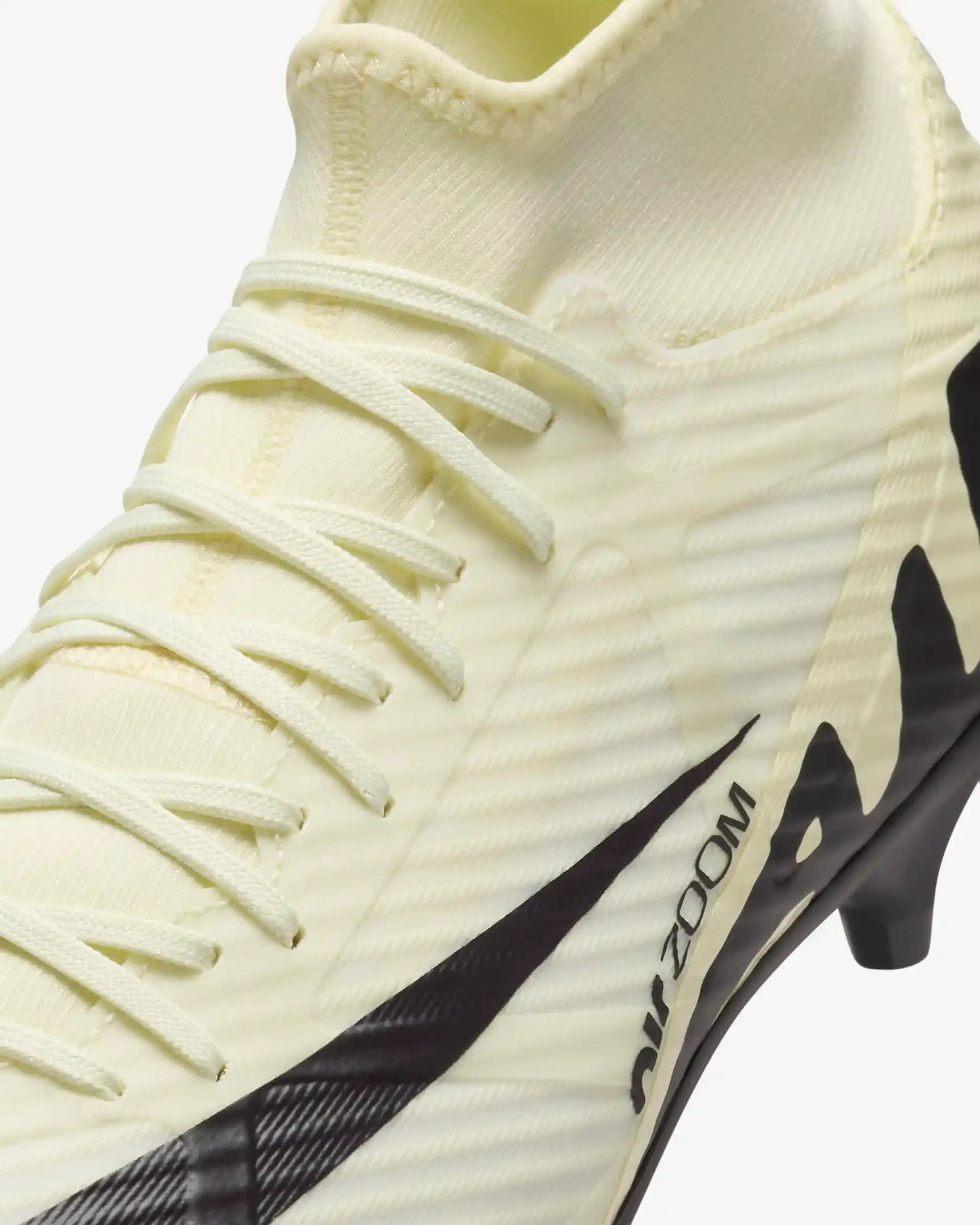 Nike Superfly 9 Academy: Modern Futbol Performansı İçin Yenilikçi Ayakkabı