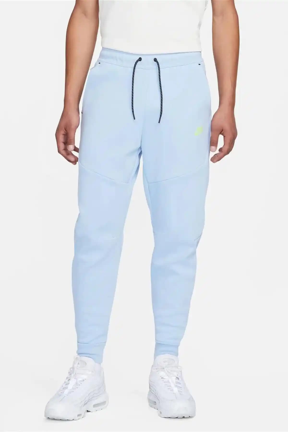 Nike Tech Açık Mavi Koleksiyonu ile Günlük ve Spor Şıklığını Yakalayın