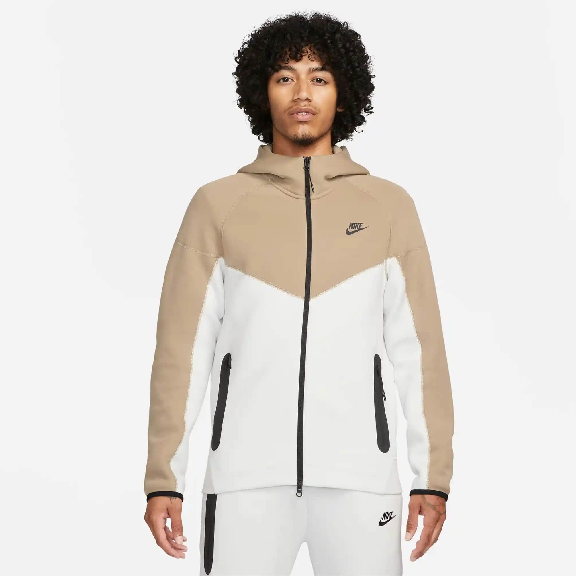 Nike Tech Erkek Giyim ve Aksesuarlar: Modern Şıklık ve Fonksiyonellik Bir Arada