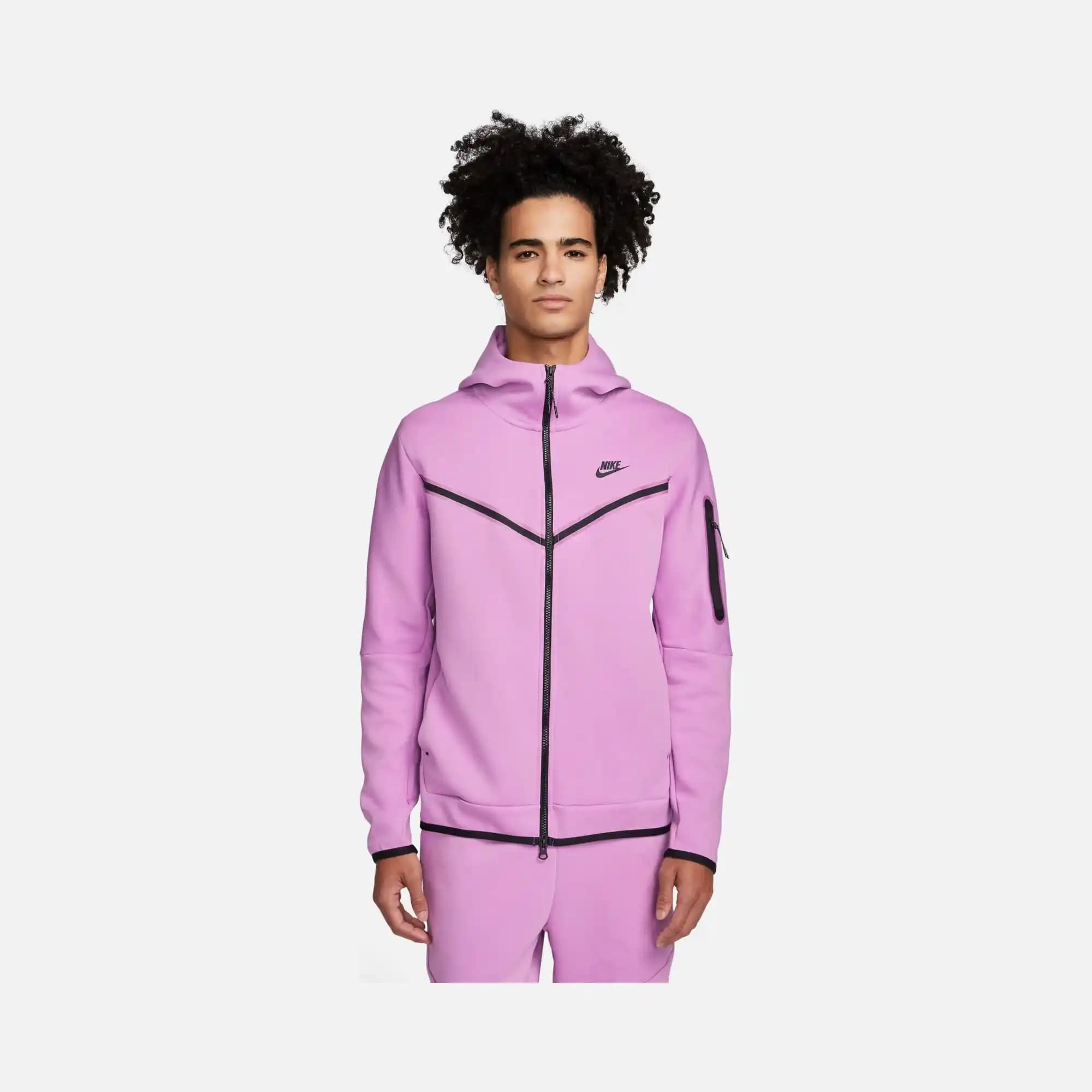 Nike Tech Fleece Mor Renk Koleksiyonu: Şıklık ve Konforun Modern Buluşması