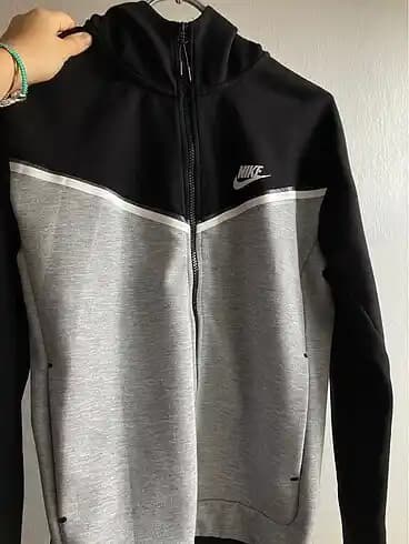 Nike Tech Fleece Panda: Güncel Moda Trendleri ve Stil İpuçlarıyla Şıklık ve Konfor