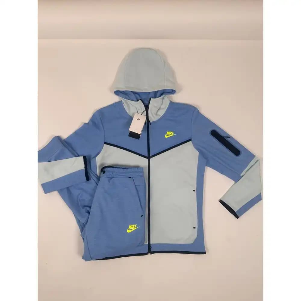 Nike Tech Fleece Takımlar: Modern Spor Giyiminin Yenilikçi ve Şık Koleksiyonu