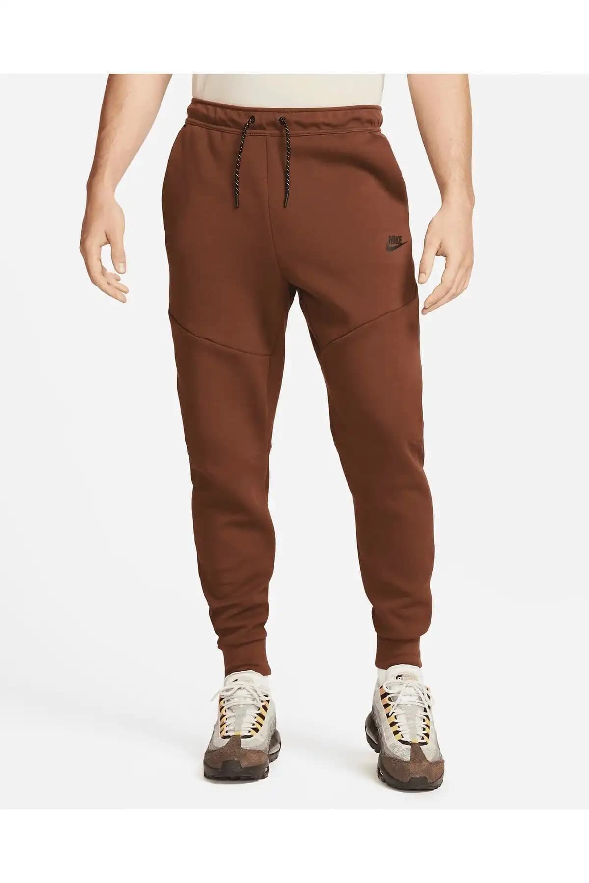 Nike Tech Kahverengi Spor ve Günlük Giyim İçin Modern ve Şık Çözüm