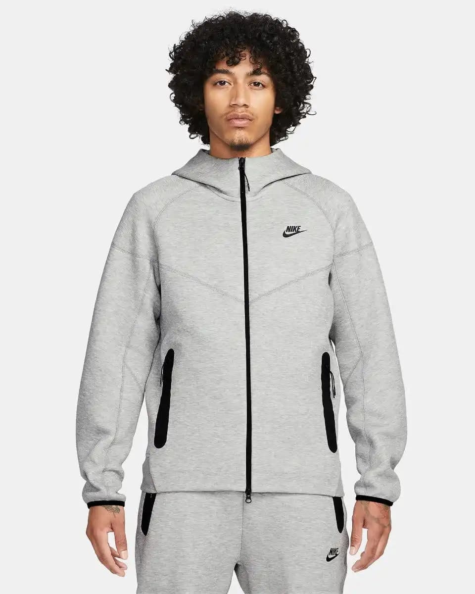 Nike Tech Koleksiyonu: Yenilikçi Tasarımlar ve Fonksiyonellik ile Günlük Şıklık
