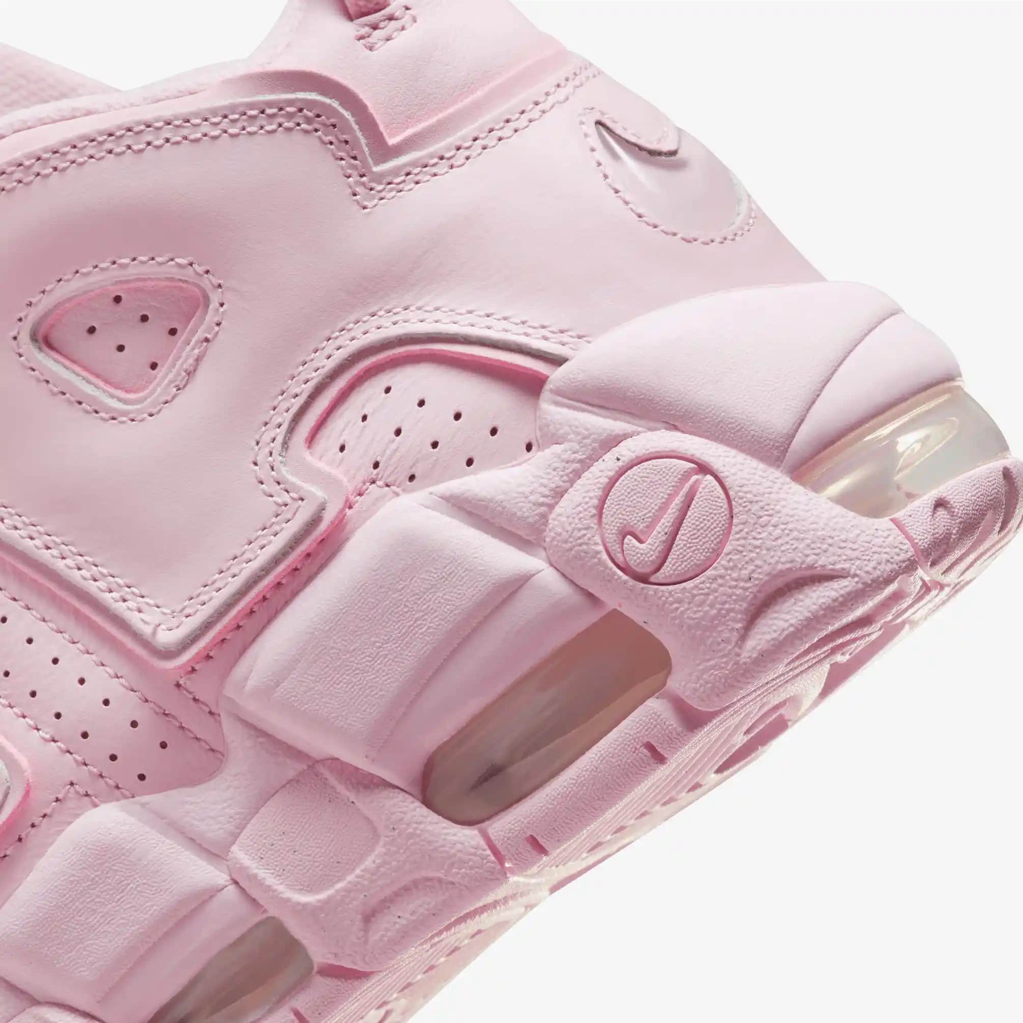 Nike Uptempo Kadın Ayakkabılarıyla Tarzınızı Yükseltin Modern ve Konforlu Spor Modelleri