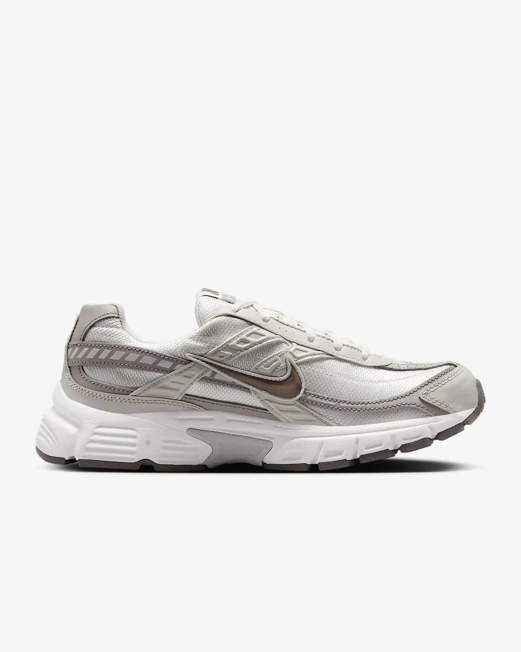 Nike WMNS Kadınlar İçin Spor ve Günlük Giyim Trendleri ve Teknolojik Özellikler