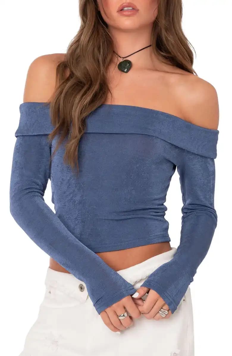 Off the Shoulder Modası: Omuzların Açıkta Kalmasıyla Şıklık ve Rahatlığın Buluşması