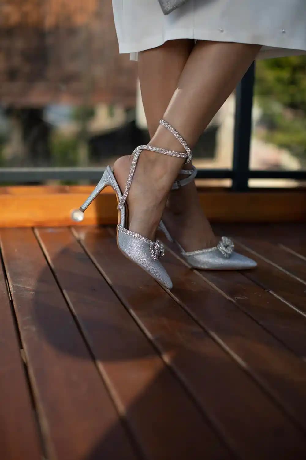 Önü Fiyonklu Topuklu Ayakkabılar: Şıklık ve Zarafetin En Güzel Simgesi