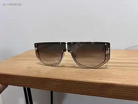 Orijinal Bayan Güneş Gözlüğü Seçerken Dikkat Edilmesi Gerekenler ve Güncel Moda Trendleri