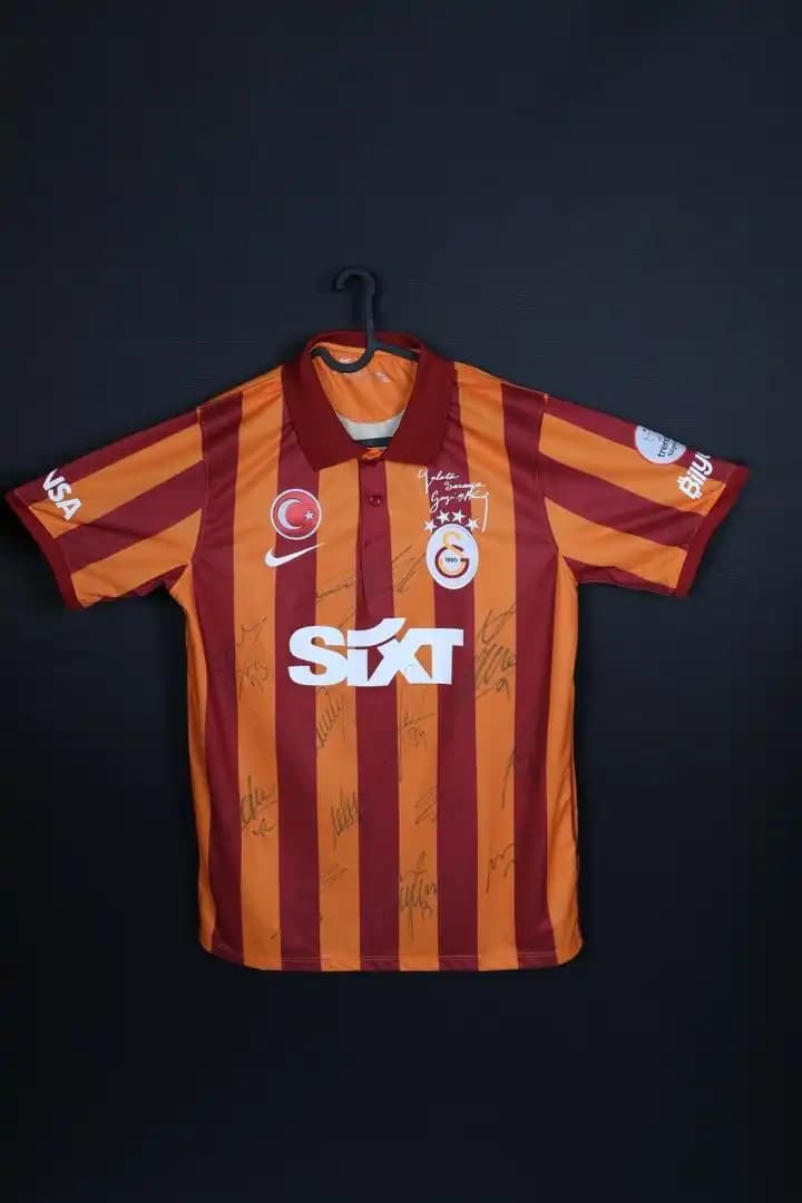 Orijinal İmzalı Galatasaray Forması: Takım Tutkusunun En Güzel Temsilcisi