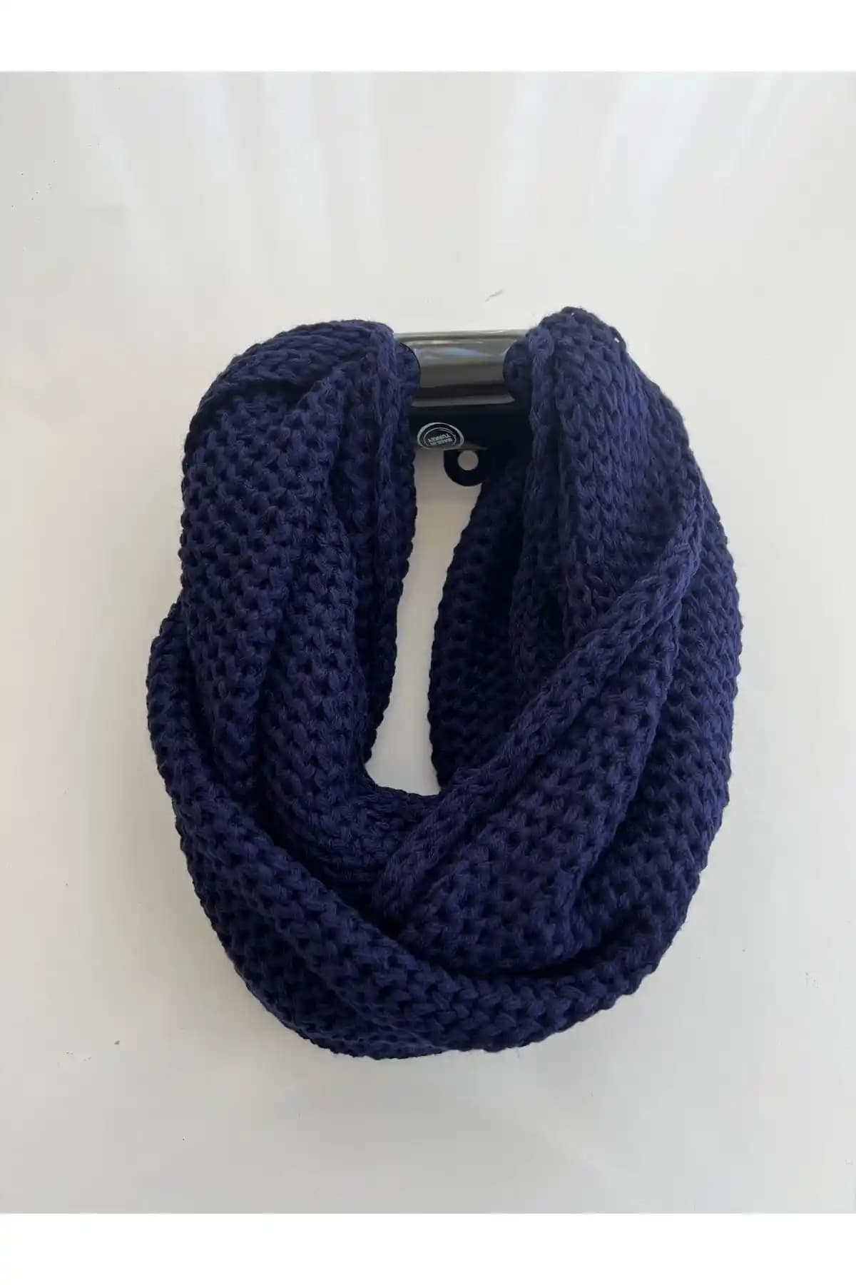 Örme Boyunluklar: Kış Stilinizde Sıcaklık ve Şıklık Sağlayan Pratik Aksesuarlar