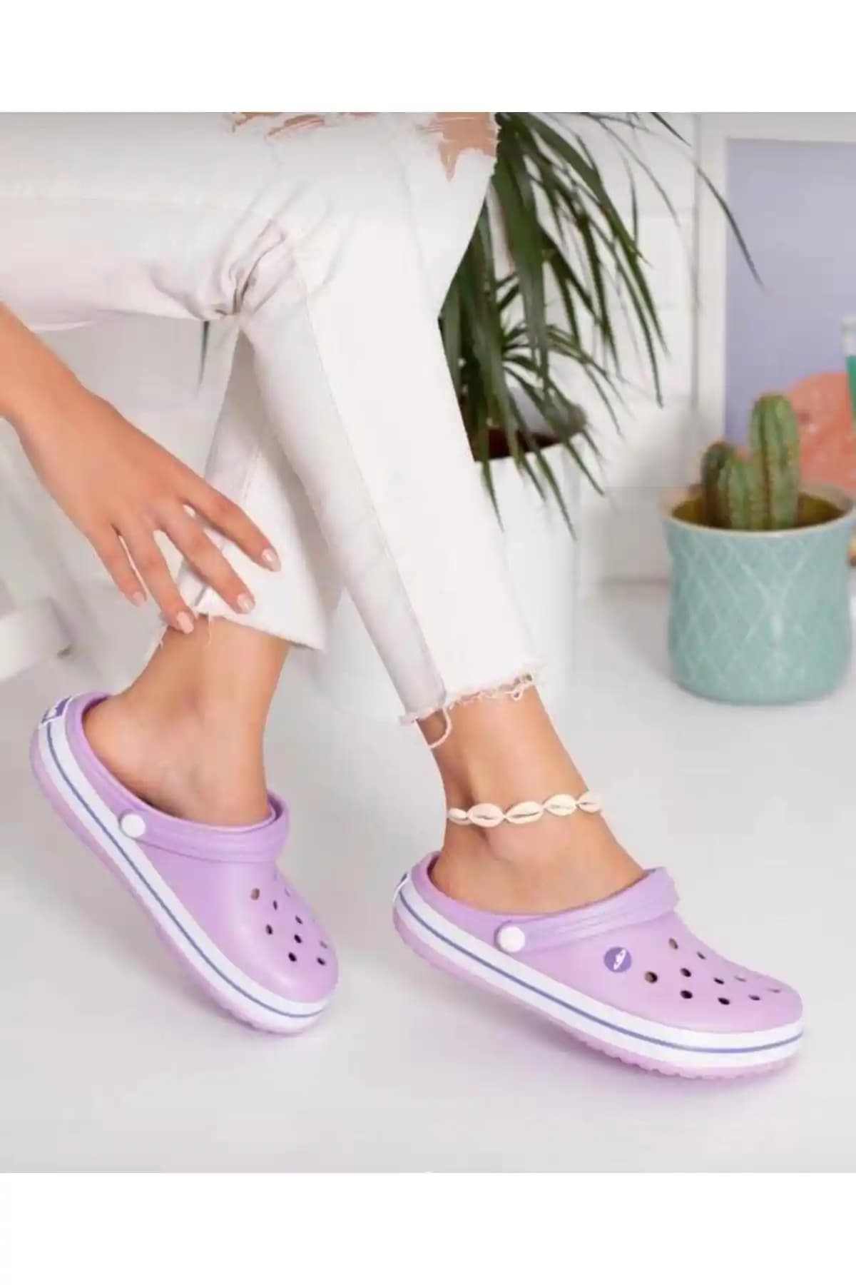 Ortopedik Crocs ile Günlük Konfor ve Sağlığı Bir Arada Sunan Ayakkabılar
