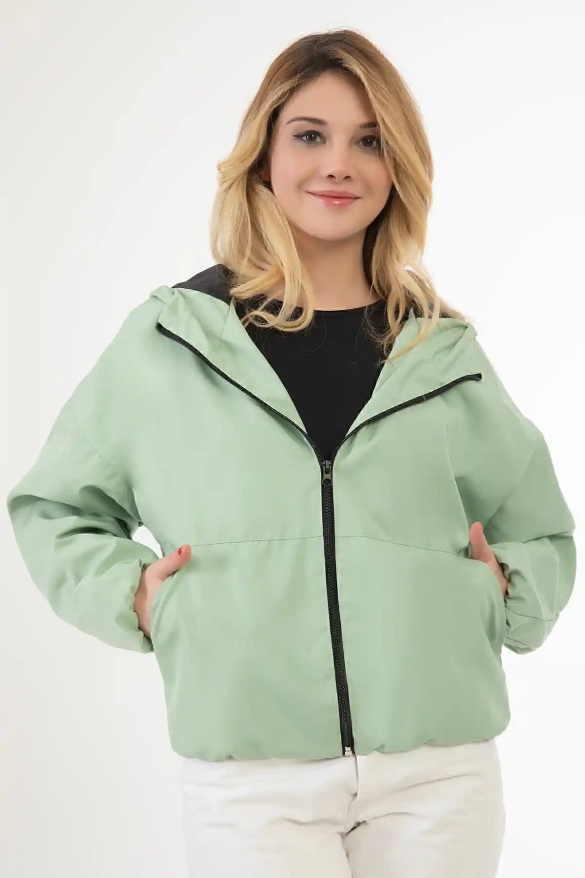 Oversize Yağmurluk Modelleri ve Kombin İpuçlarıyla Şıklığınızı Yükseltin