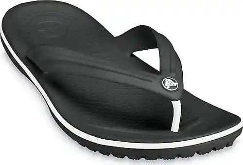 Parmak Arası Crocs: Konfor ve Stil Bir Arada Günlük ve Tatil Kombinleri İçin Öneriler