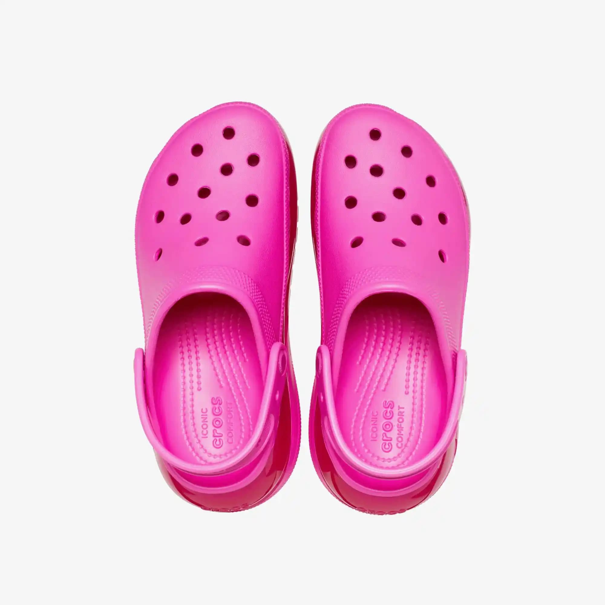 Pembe Crocs Modada Renkli ve Rahat Bir Trend Olarak Günümüzde Popülerlik Kazanıyor