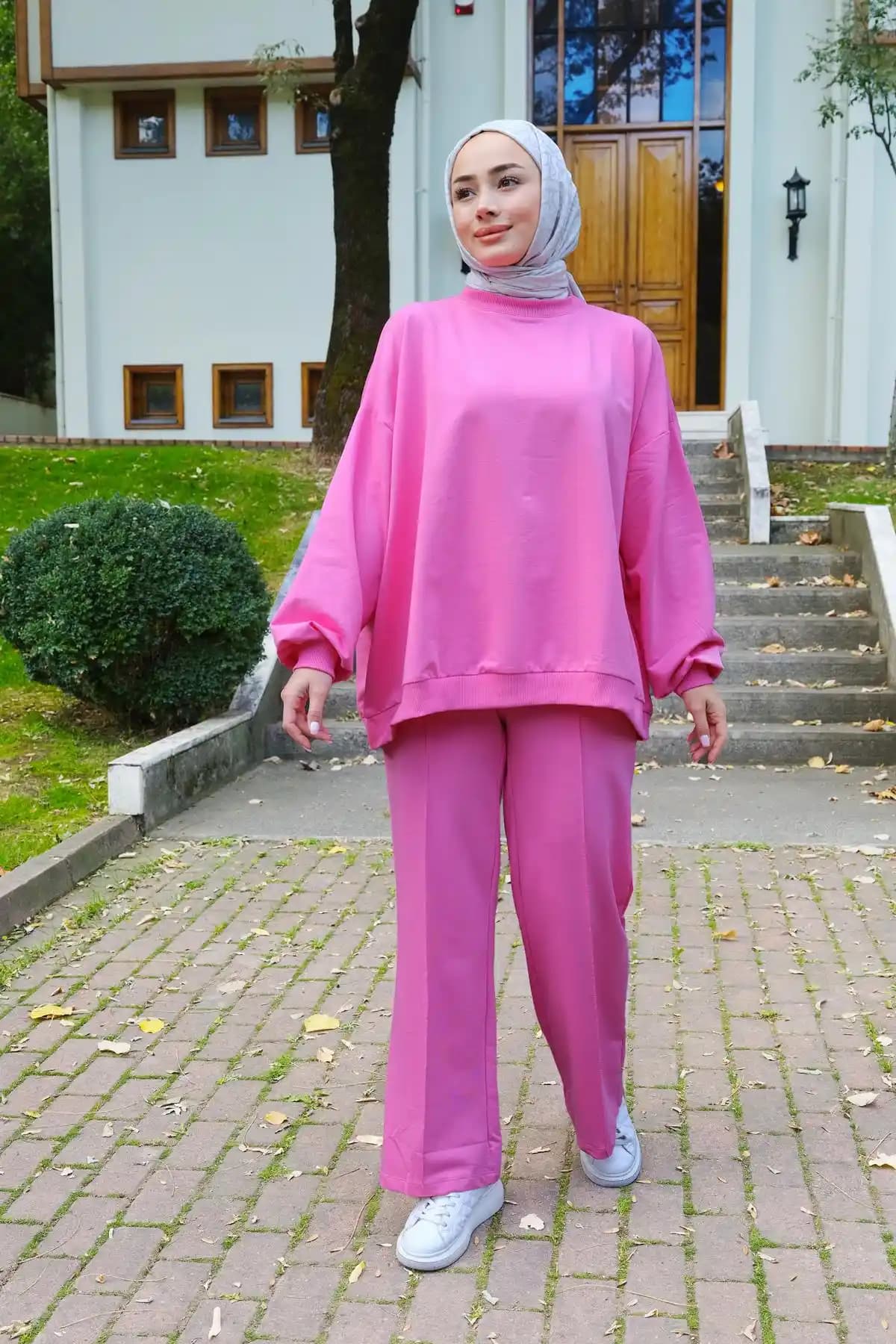 Pembe İkili Takım Modası: Şıklık ve Rahatlığı Bir Arada Sunan Trendler