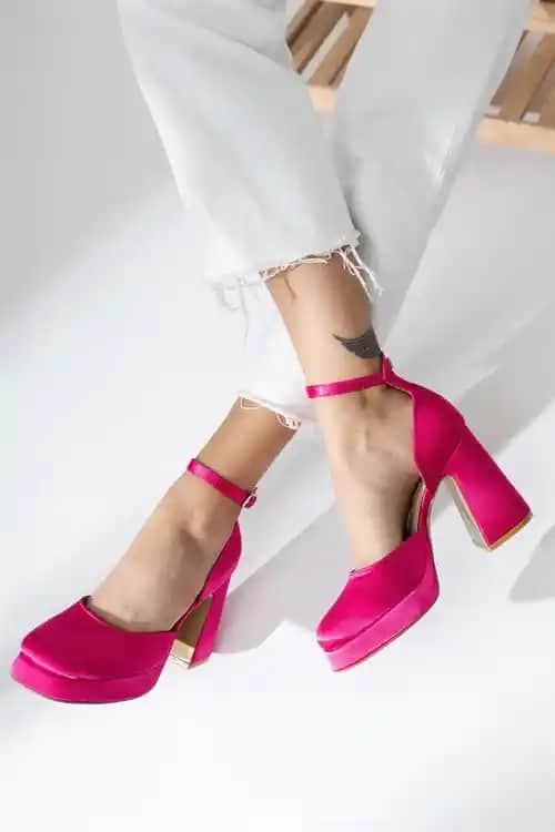 Pembe Platform Topuklu Ayakkabılar: Moda ve Stil İçin Zarif Seçenekler