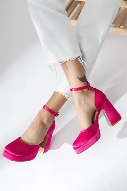 Pembe Platform Topuklu Ayakkabılar: Moda ve Stil İçin Zarif Seçenekler