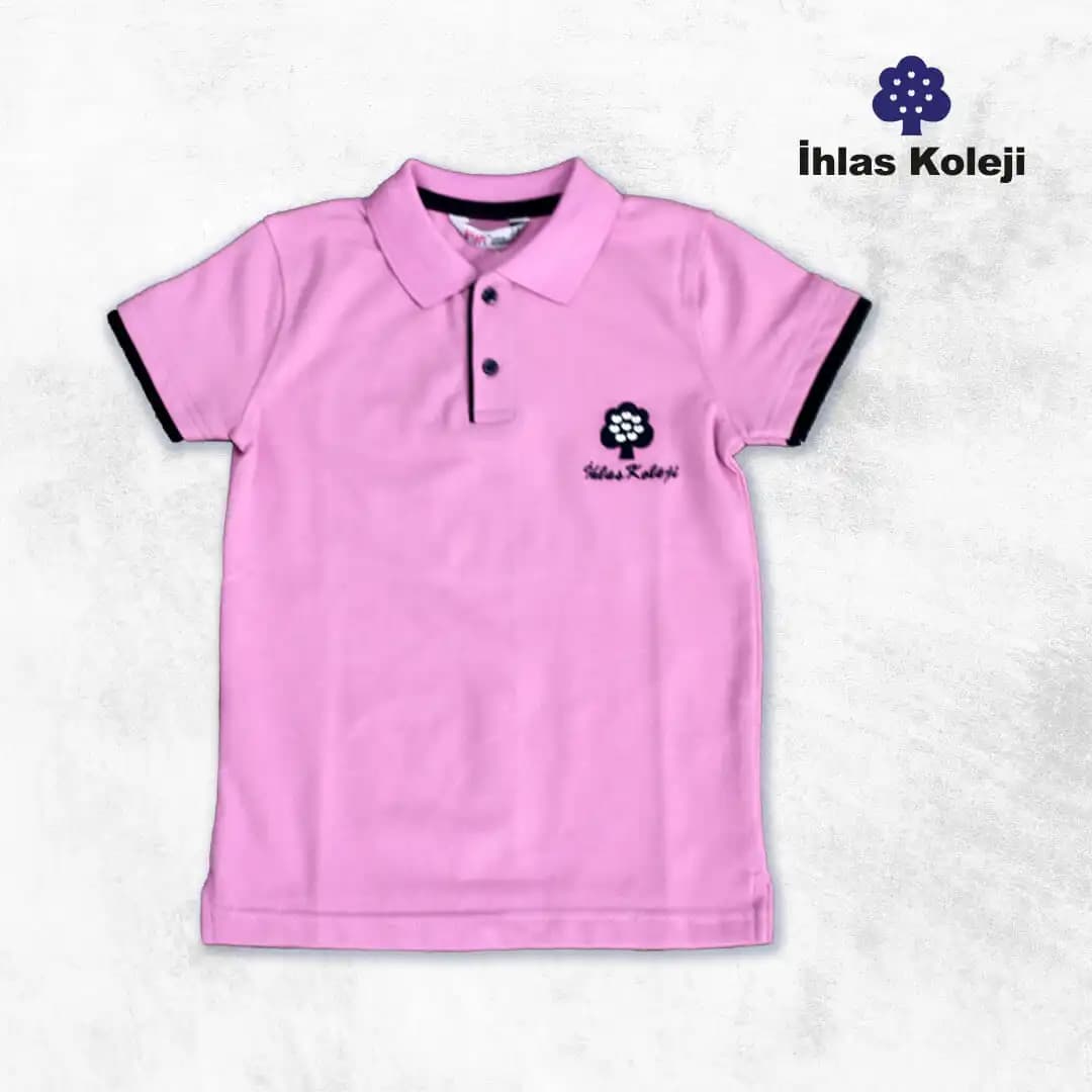 Pembe Renkli Okul Forması Trendleri ve Çocuklar İçin Tercih Edilme Nedenleri