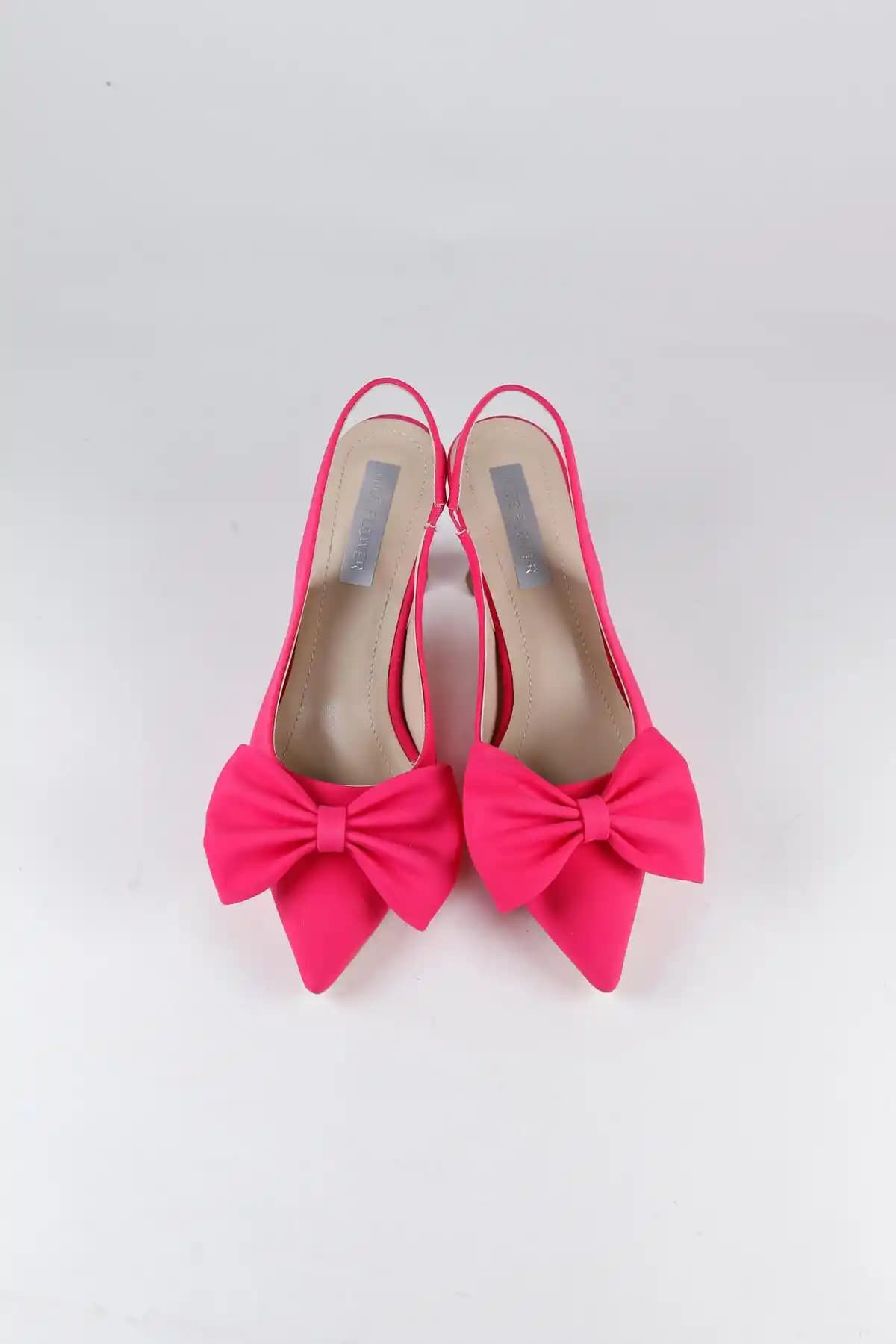 Pembe Saten Topuklu Ayakkabılar: Kadınlar İçin Şıklık ve Zarafetin Vazgeçilmez Parçası