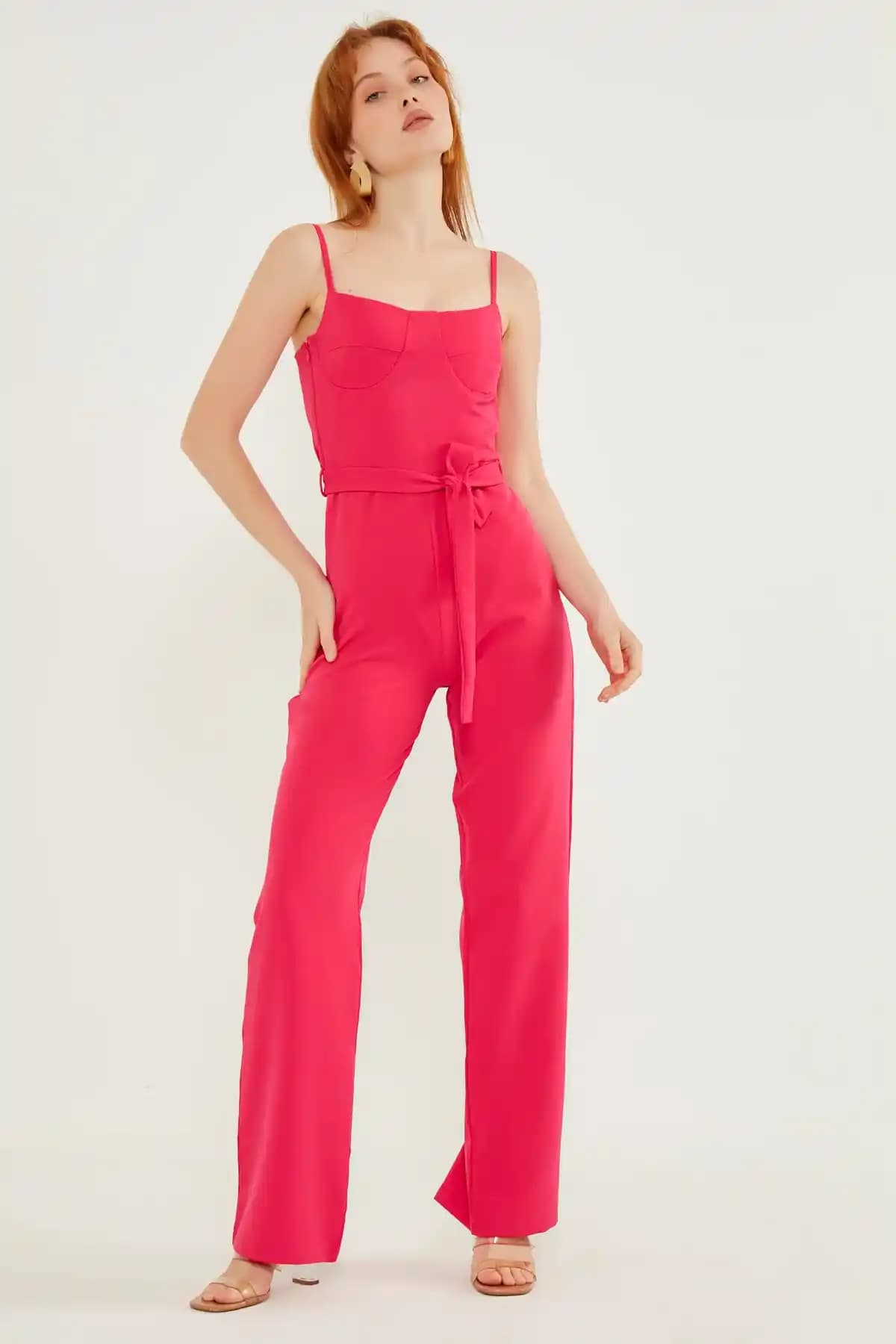 Pembe Tulum Kadın Modasında Güncel Trendler ve Kombinasyon İpuçları