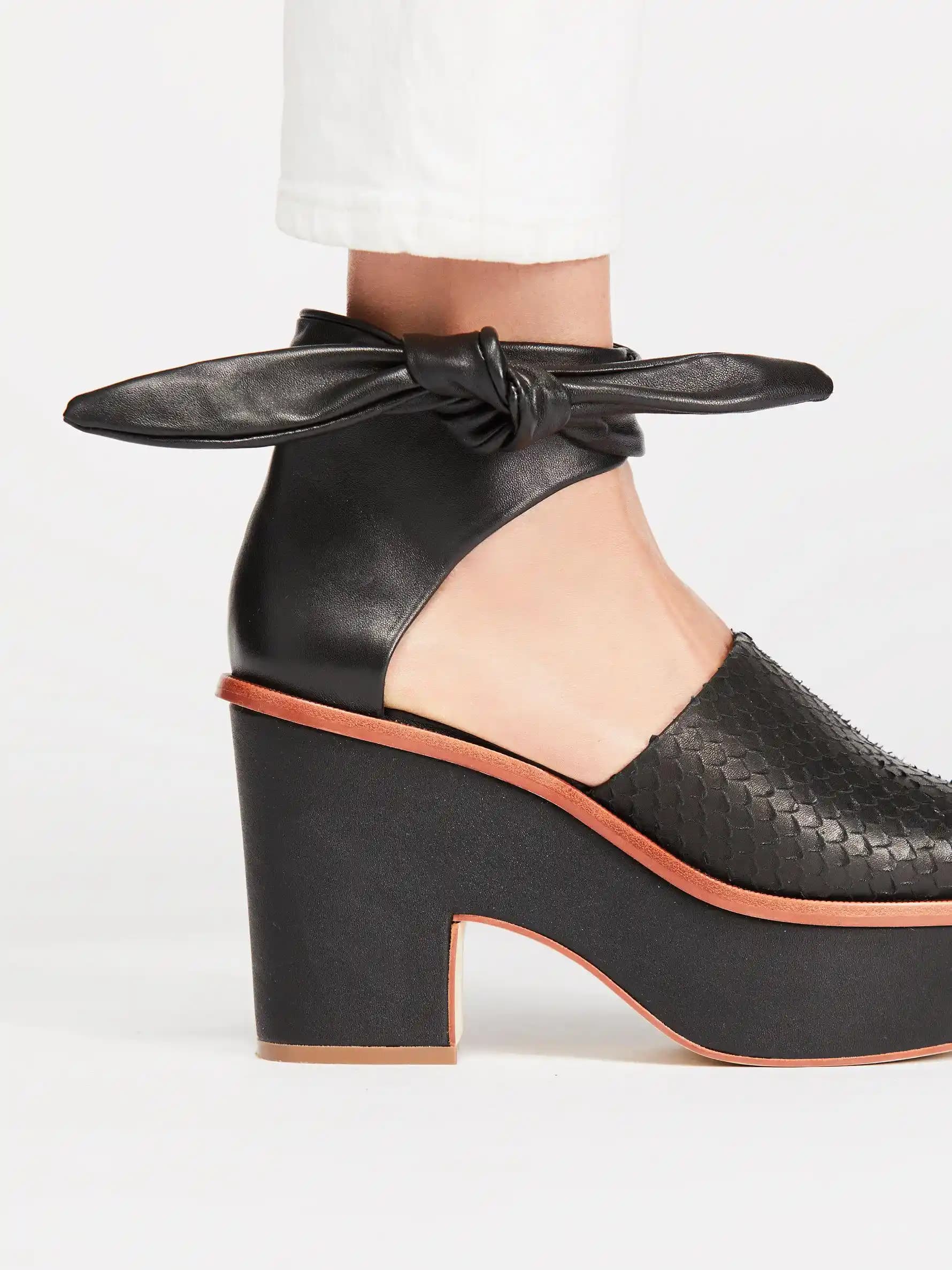 Platform Topuklar: Moda Dünyasında Yükselen Trend ve Stil İpuçları