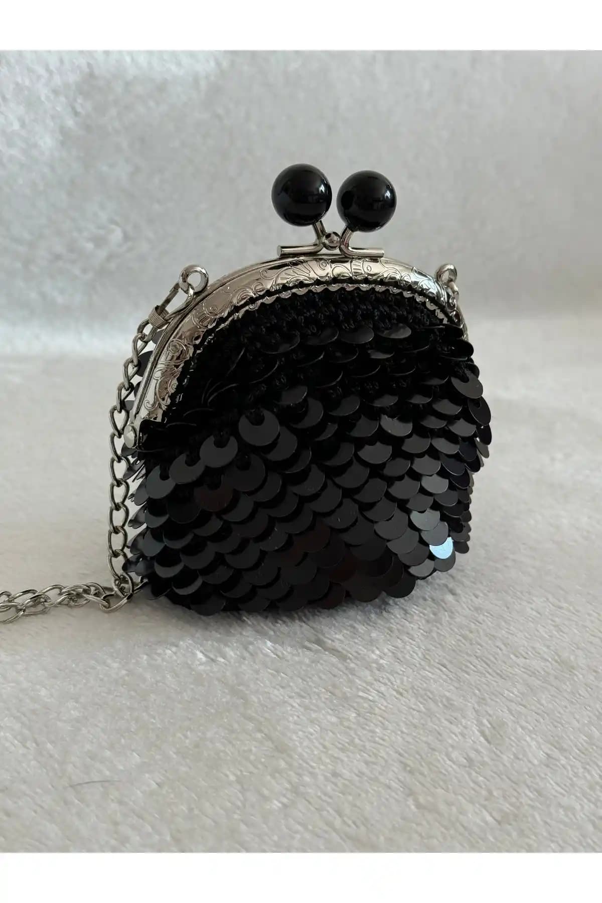 Pullu Çantalar: Moda Dünyasında Şıklık ve Trendleri Yansıtan Detaylar