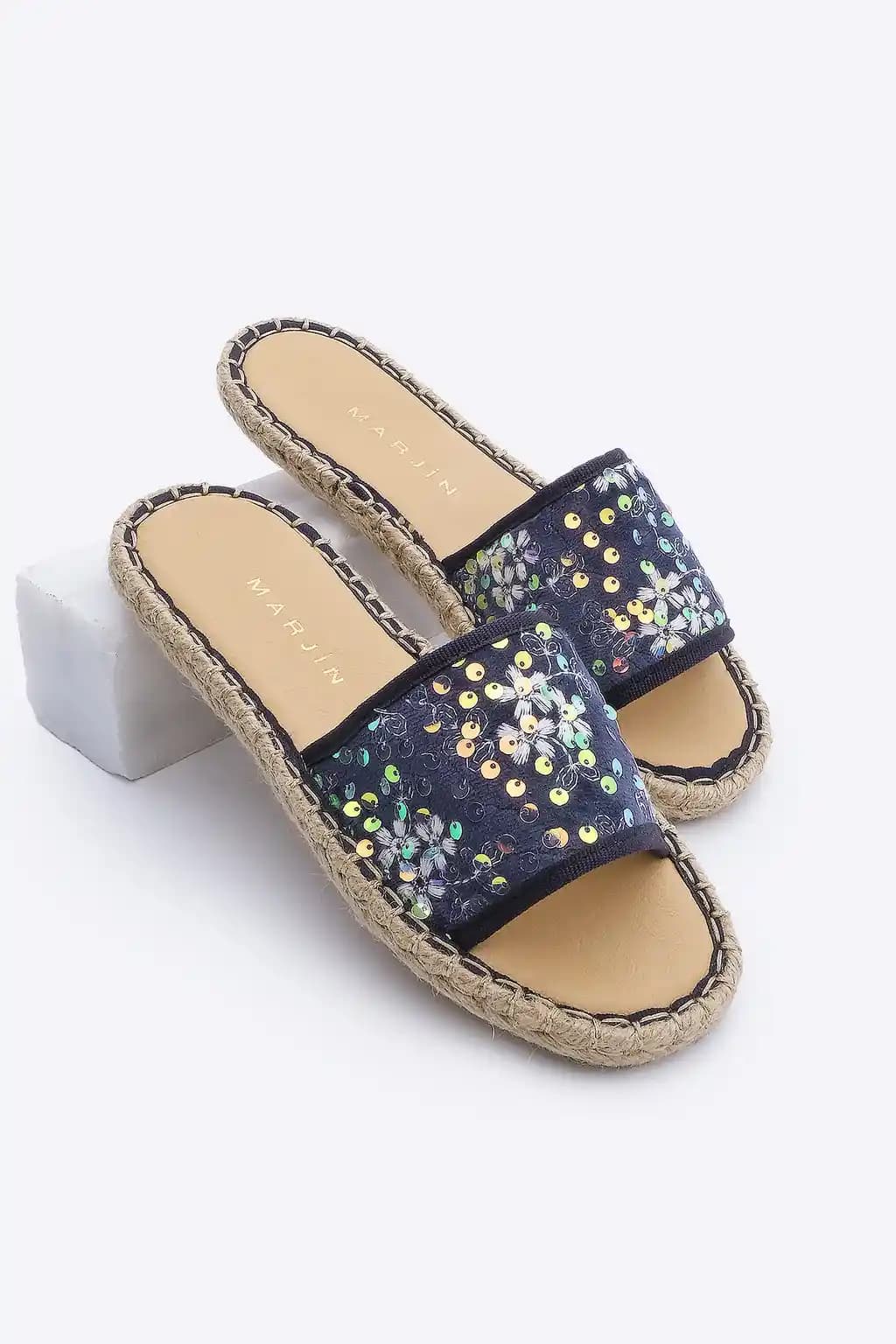 Pullu Terlik Modası ve Kombinasyon Önerileri: Şıklık ve Konforun Buluşma Noktası