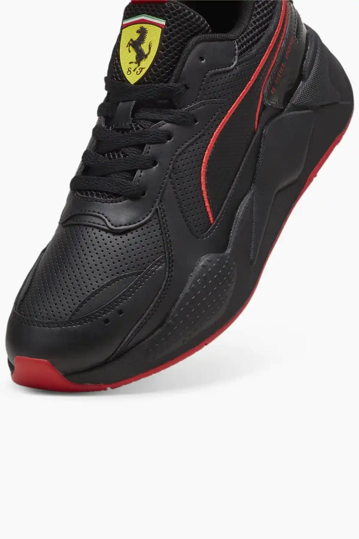 Puma ve Ferrari İşbirliğiyle Tasarlanan Erkek Spor Ayakkabıları Performans ve Şıklık Sunar