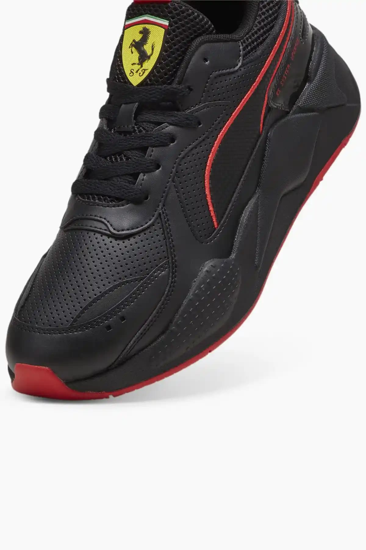 Puma ve Ferrari İşbirliğiyle Tasarlanan Erkek Spor Ayakkabıları Performans ve Şıklık Sunar