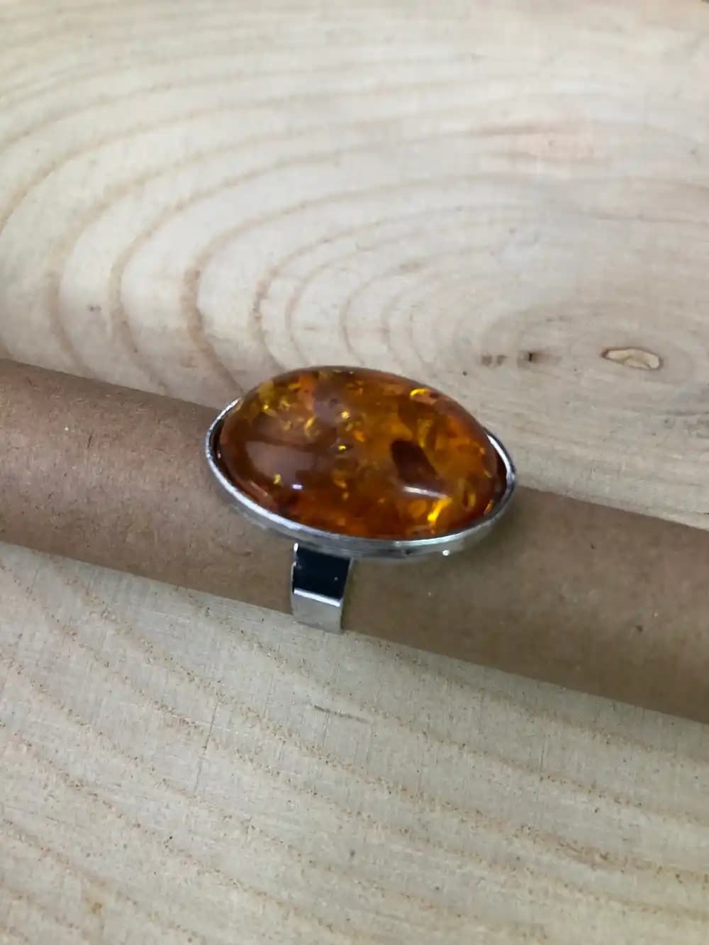 Reçine Yüzükler: Estetik ve Dayanıklı Modern Takı Seçenekleri Hakkında Bilgi