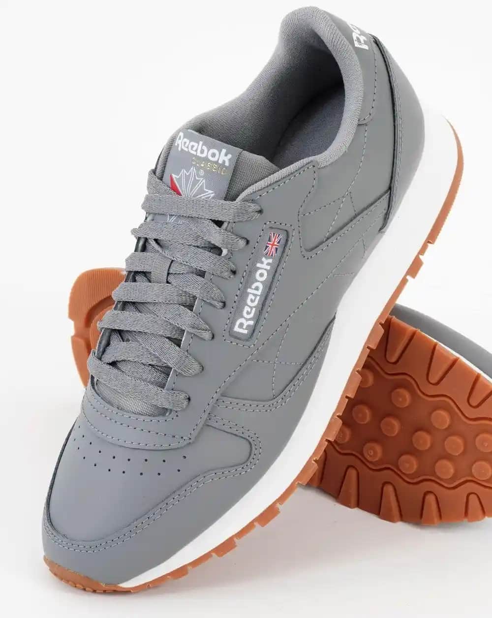 Reebok Classic Leather: Zamansız Şıklık ve Konfor Sunan Spor Ayakkabı Modelleri