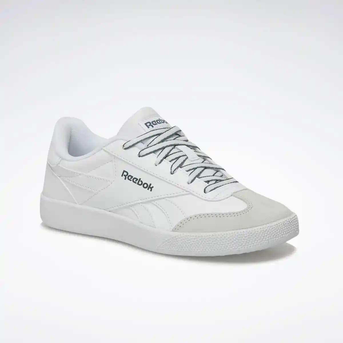 Reebok Kadın Beyaz Sneakers Koleksiyonu ile Şıklık ve Konforun Buluşması