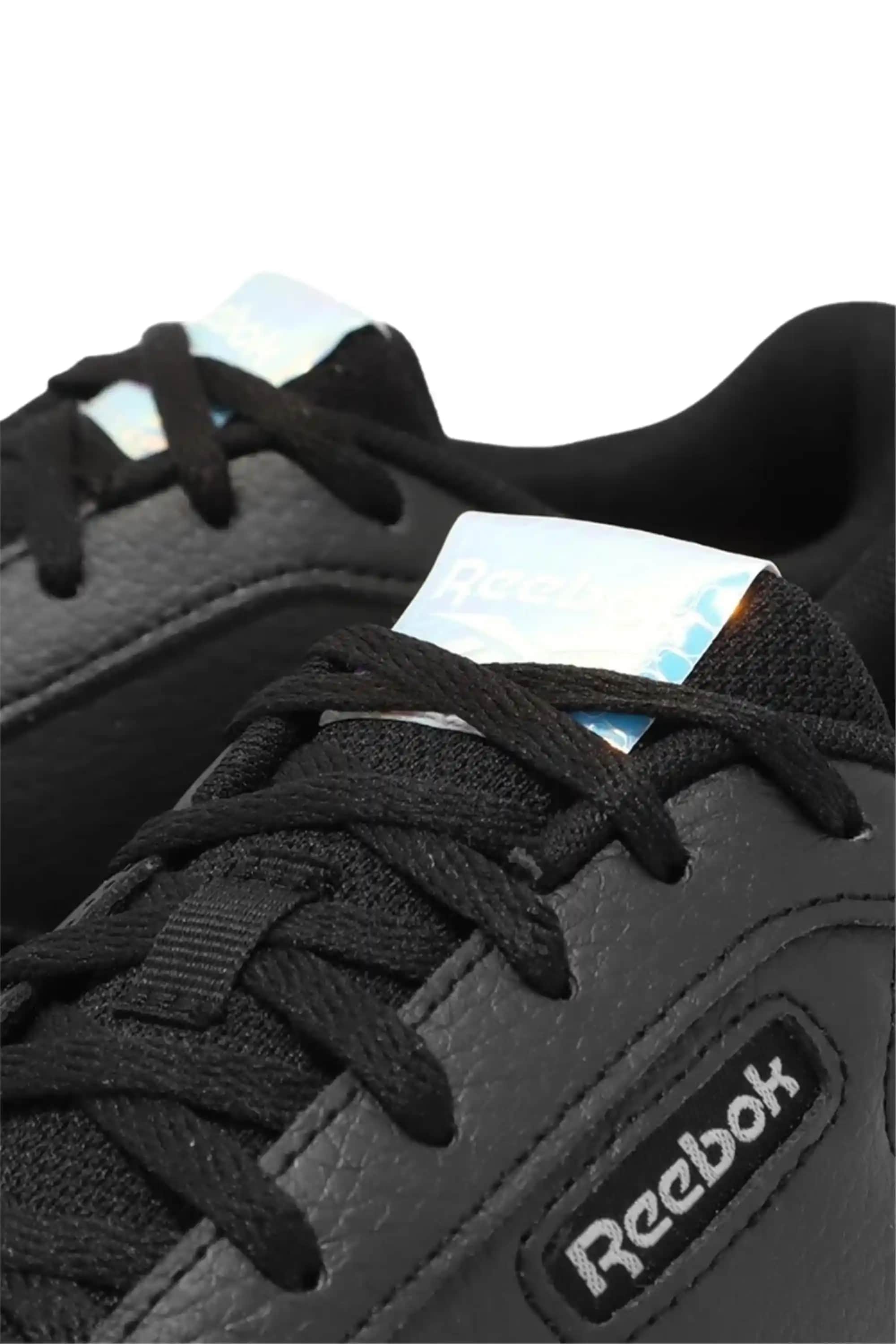 Reebok Siyah Ayakkabılar: Tarz ve Konforu Bir Arada Sunan Seçenekler
