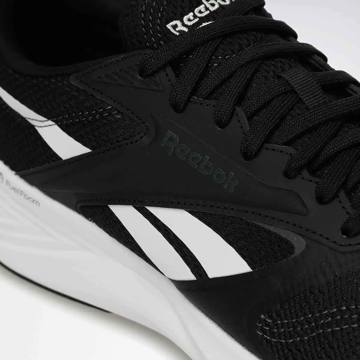 Reebok Voleybol Ayakkabıları: Performans ve Şıklığı Bir Arada Sunan Modeller