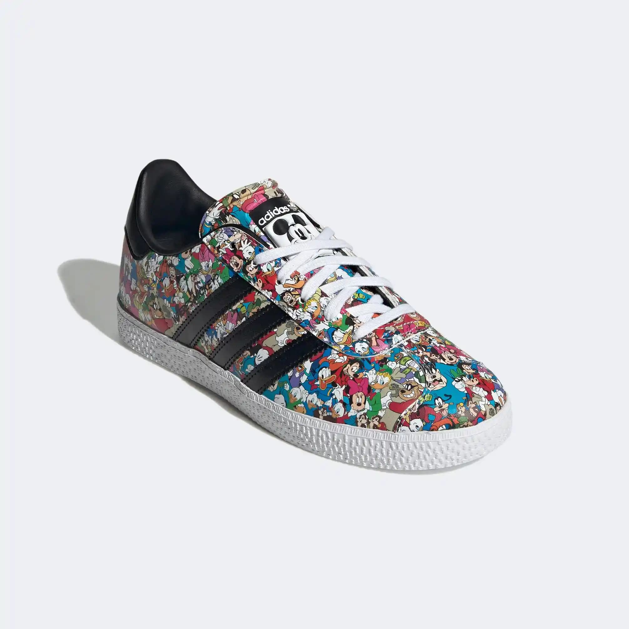 Renkli Adidas Ayakkabılarıyla Tarzınızı Yansıtın ve Günlük Şıklığa Renk Katın
