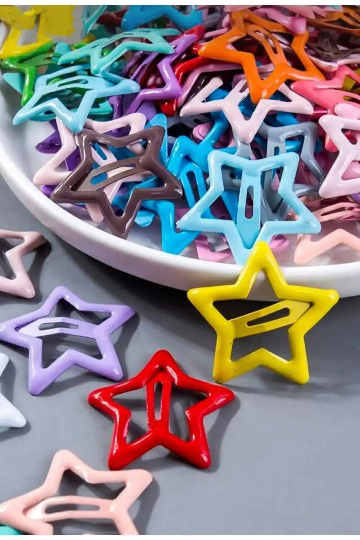 Renkli Saç Tokalarıyla Tarzınızı Yenileyin: Moda ve Fonksiyonellik Bir Arada