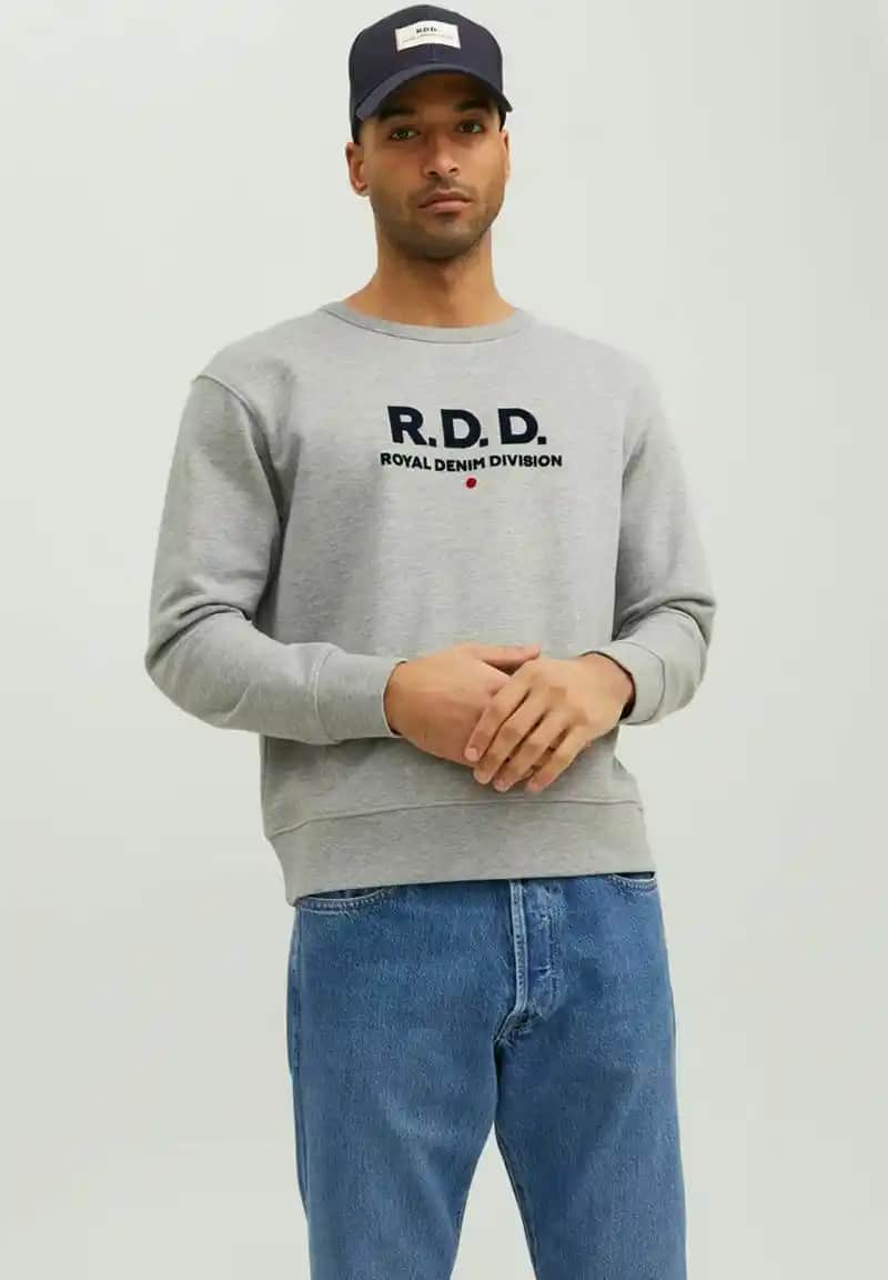 Royal Denim: Kaliteli ve Modern Denim Ürünleri ile Şıklık ve Dayanıklılık Sunan Marka